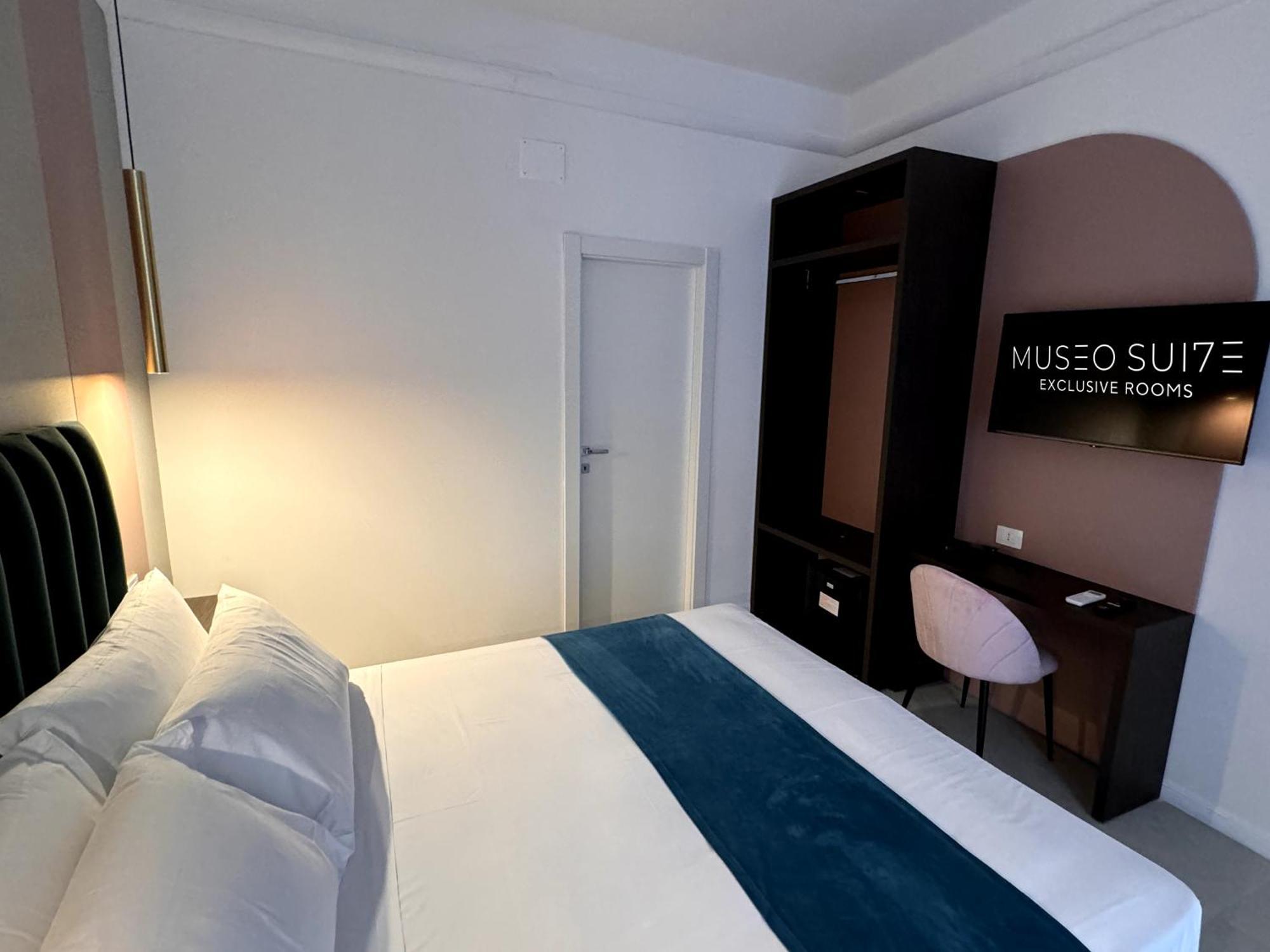 Hotiday Room Collection - Napoli Museo Suite Exterior photo
