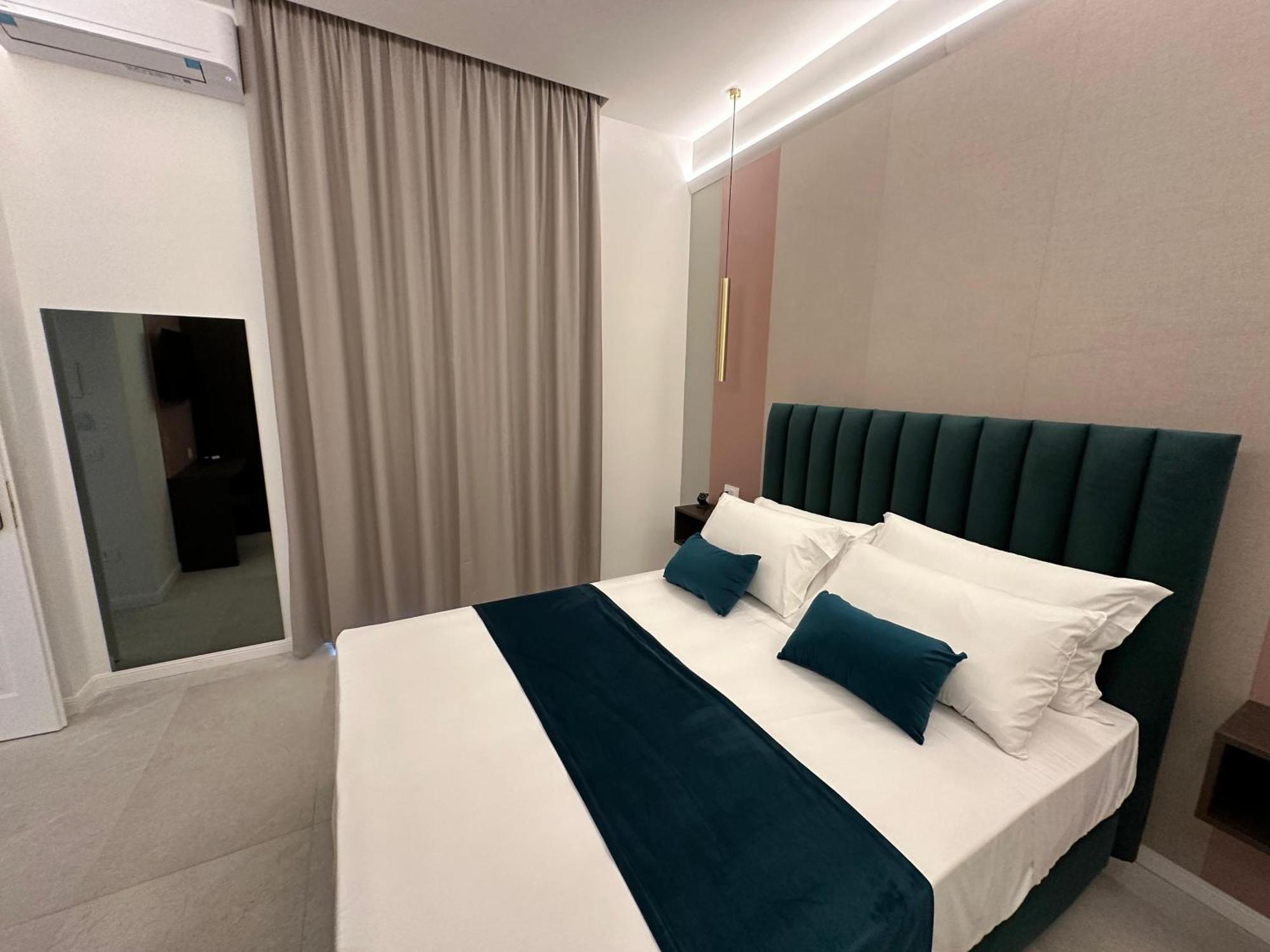 Hotiday Room Collection - Napoli Museo Suite Exterior photo