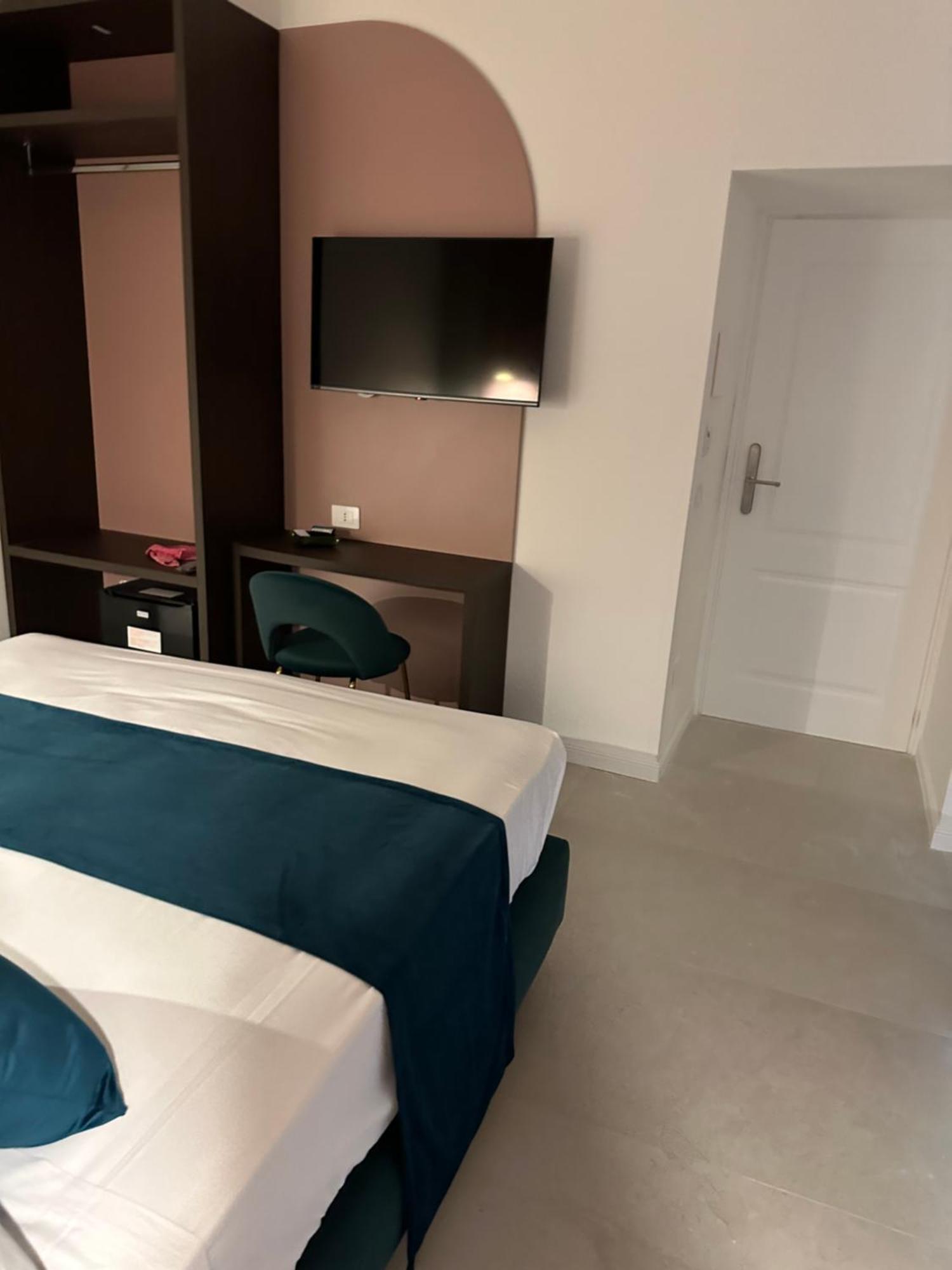 Hotiday Room Collection - Napoli Museo Suite Exterior photo
