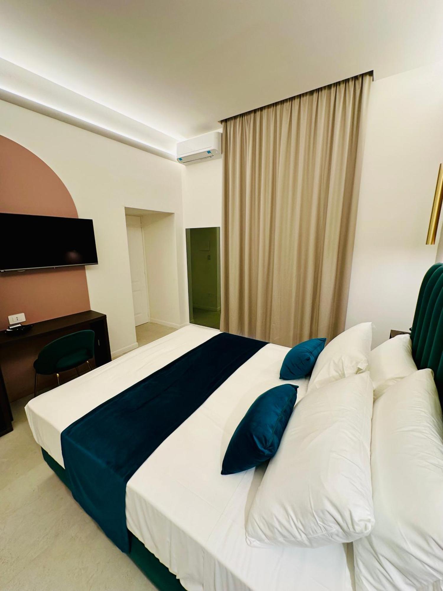 Hotiday Room Collection - Napoli Museo Suite Exterior photo