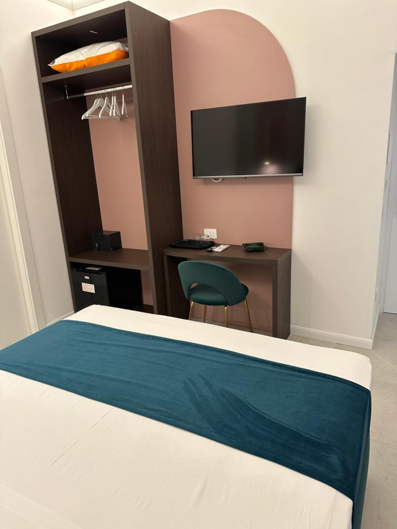 Hotiday Room Collection - Napoli Museo Suite Exterior photo