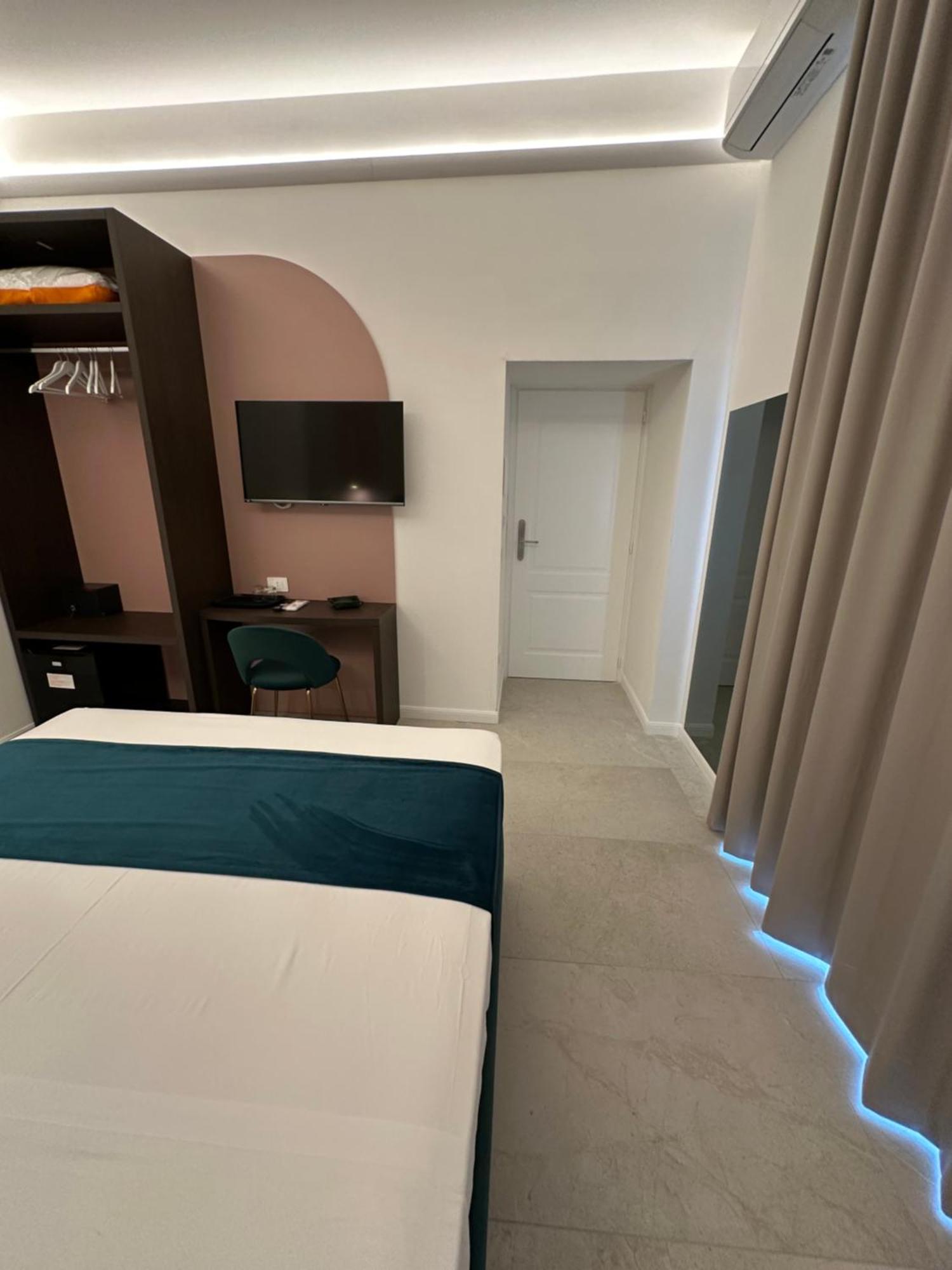Hotiday Room Collection - Napoli Museo Suite Exterior photo